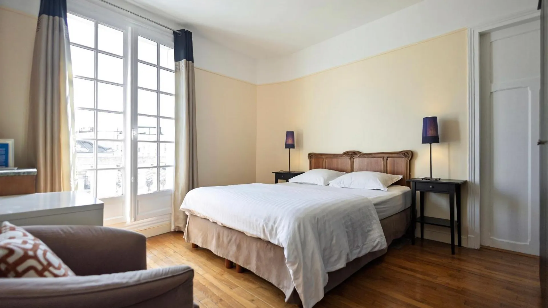 Lovely & Quiet A Montmartre Paris
